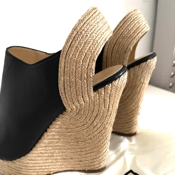 AUTHENTIC GUCCI LEATHER WEDGES - Picture 9 of 14